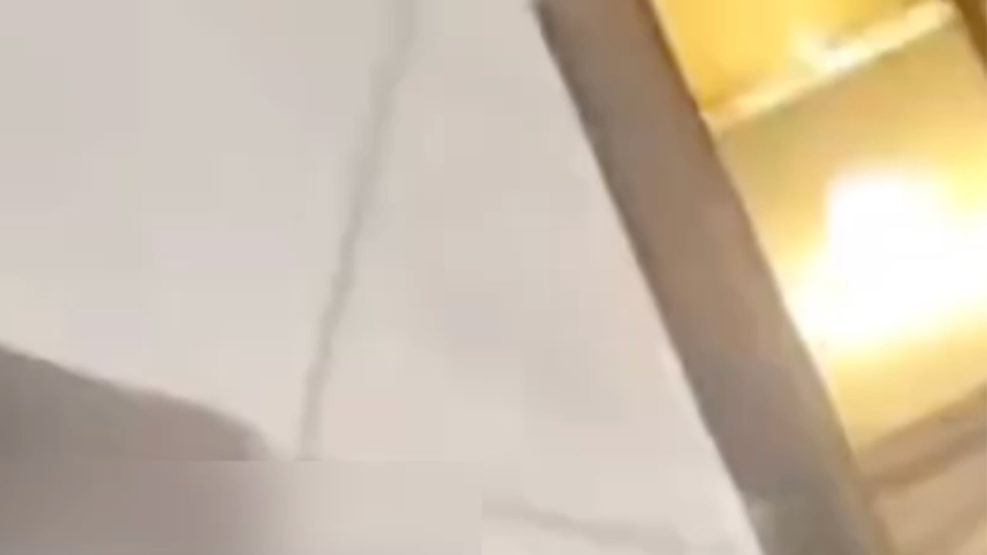 婚宴后剩余茅台集体失踪？当事人：“我们从窗帘后找出酒”，酒店方：已报警，还在协调中