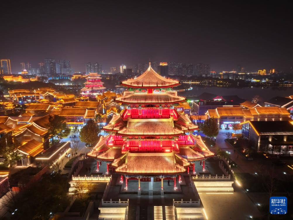 京杭大运河沧州段沿线的南川楼（11月11日摄，无人机照片）。