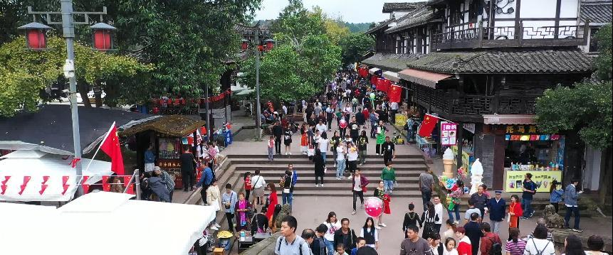 不仅是旅行，更是一场疗愈！央视《人文名镇》发现平乐古镇的“慢能量”