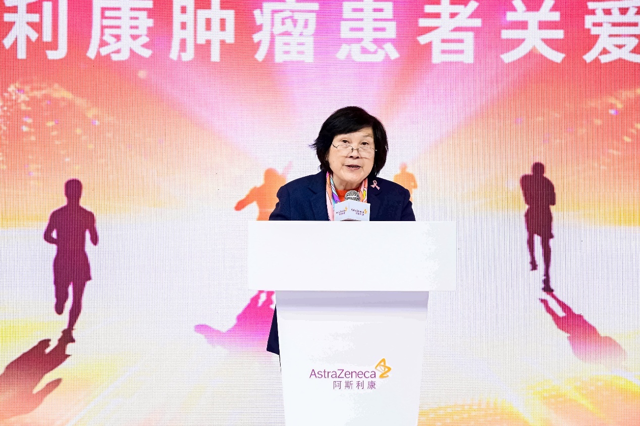 史安利教授在论坛上发言