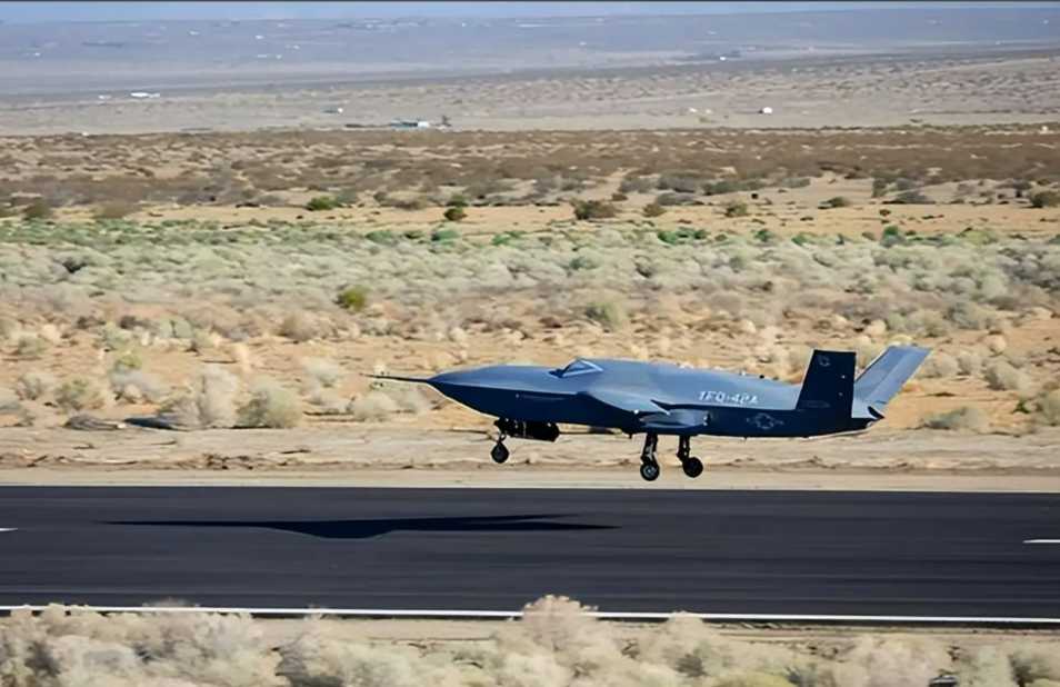 YFQ-42A进行首飞。