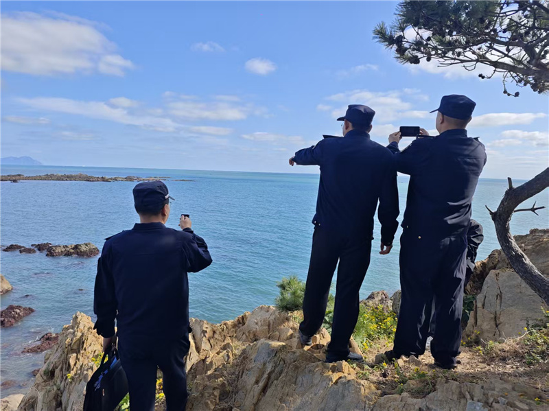 青岛西海岸新区综合行政执法局开展海岛专项执法巡查 筑牢海洋生态屏障