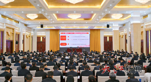 11月11日上午，学习贯彻党的二十届四中全会精神省委宣讲团报告会在南昌市举行。 江西日报全媒体记者 郑莹摄