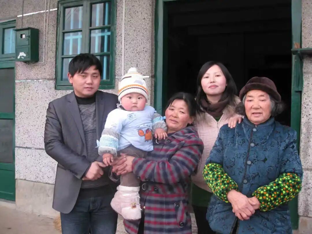 △龙睿熙家庭合照,图源/当事人家属