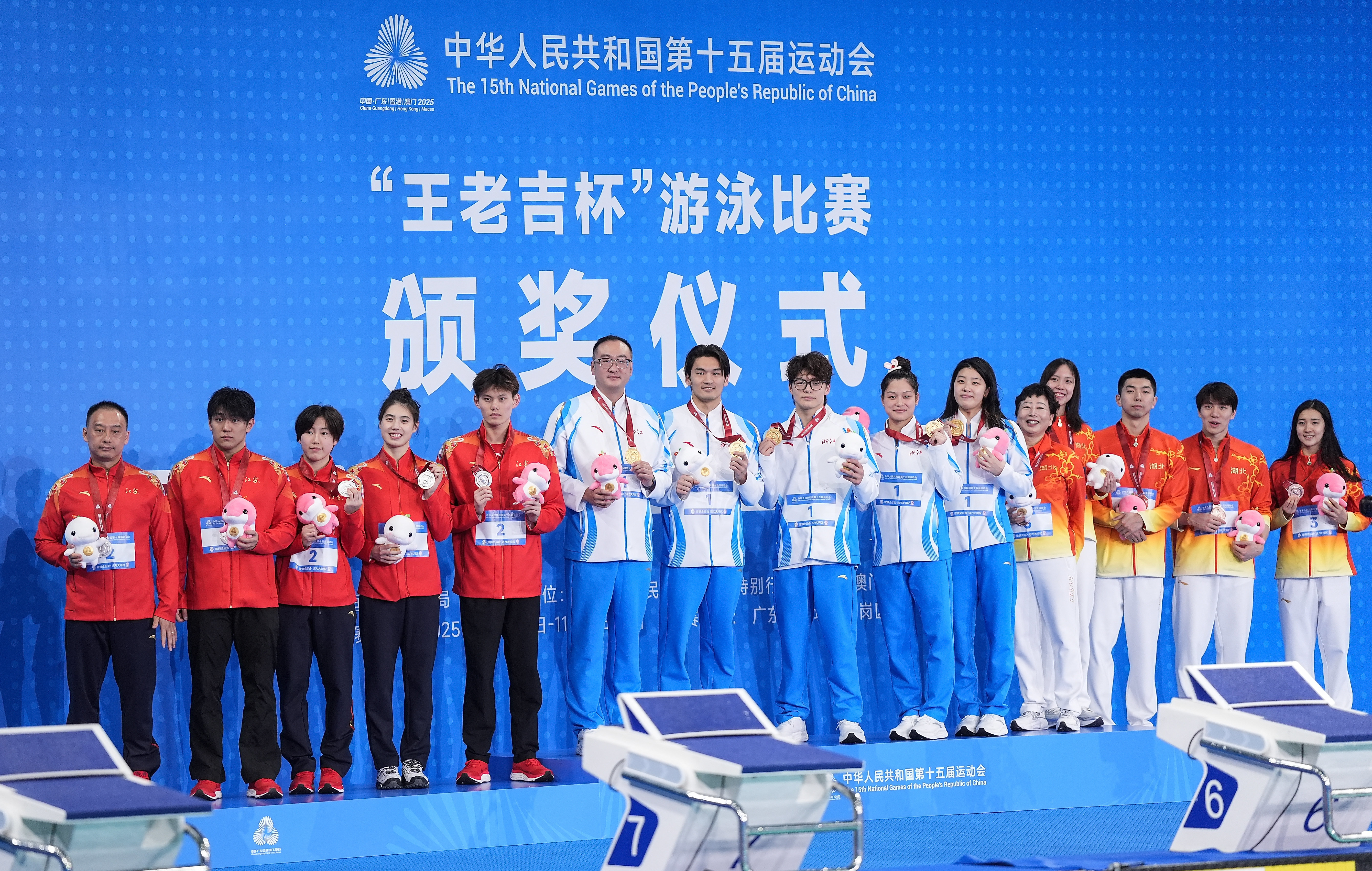 三刷纪录！深圳龙岗游泳赛场继续上演“神仙对决”