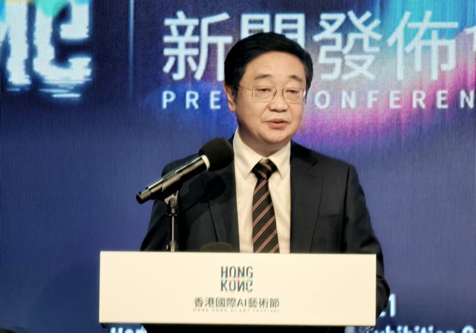 紫荆文化集团副总经理丁伟介绍艺术节的主要内容及目标