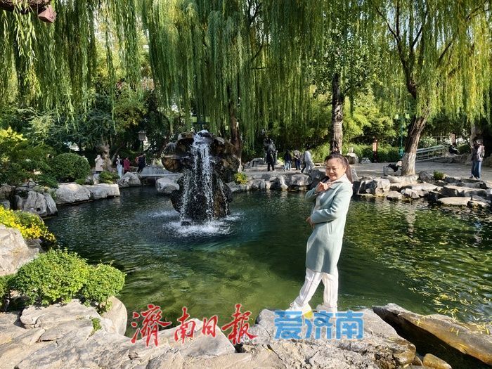 一年四季 泉在济南丨清泉汩汩映晴空，“月牙飞瀑”醉初冬