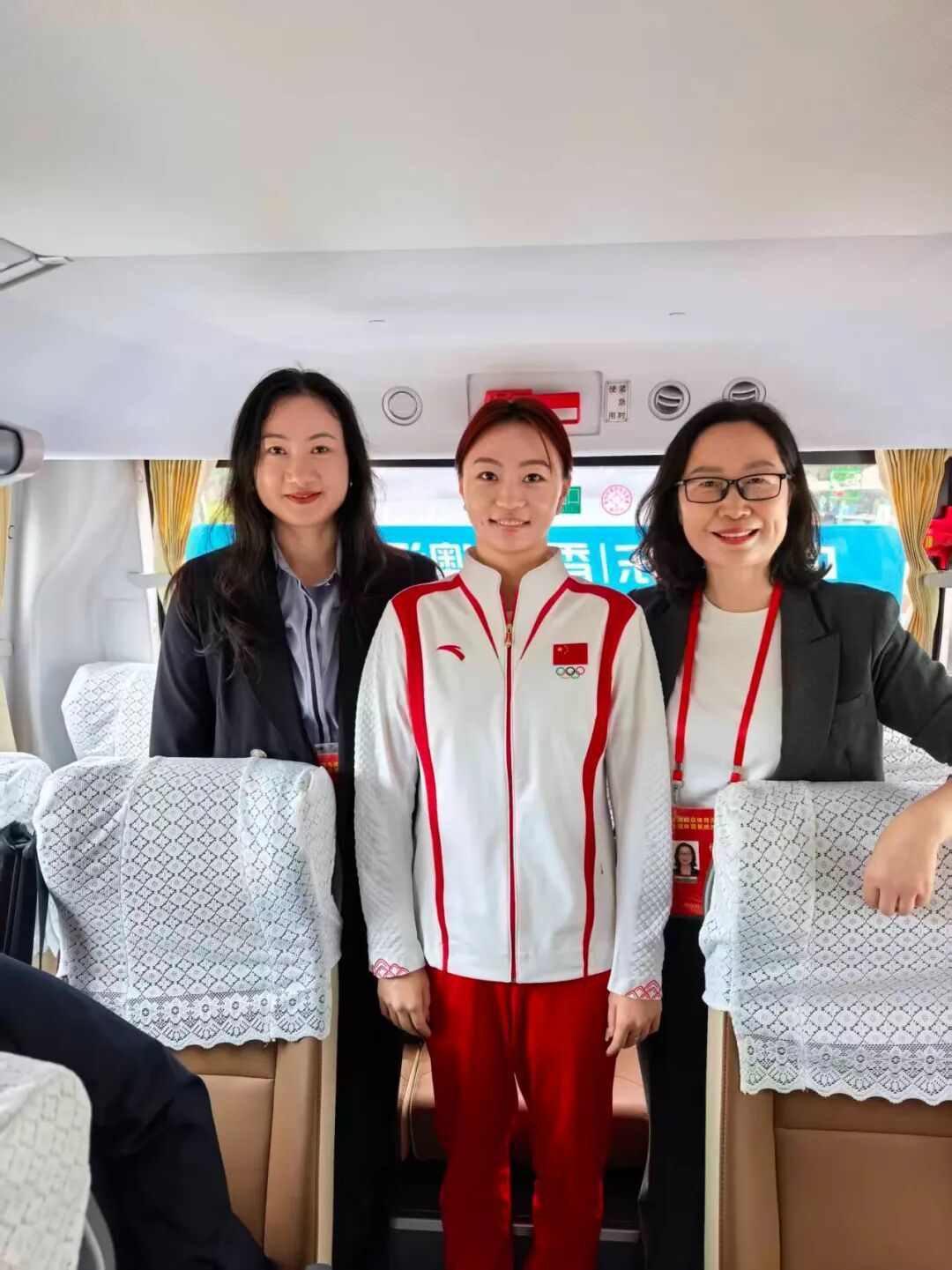 骆晓娟(左)、郝婷(中)、徐丹(右)