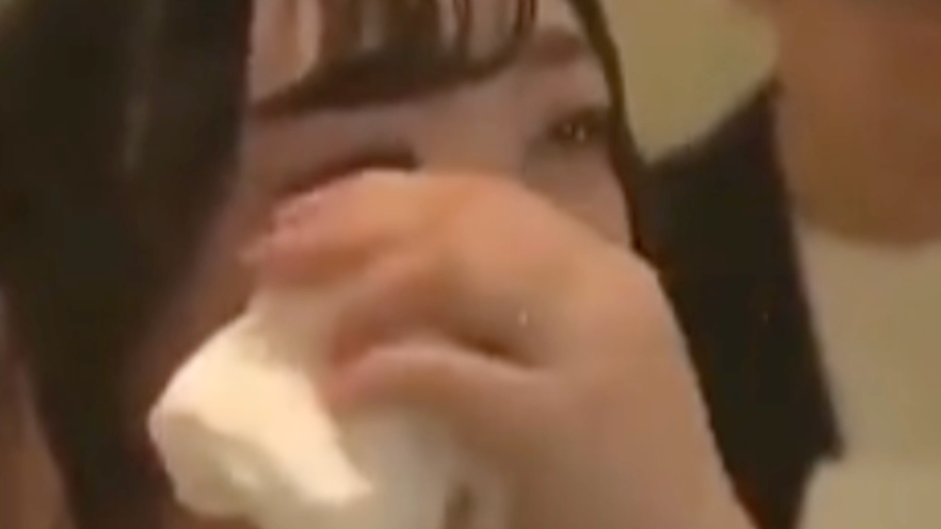 戴AR眼镜交换戒指、邀请父母参加婚礼…日本32岁女子与AI男友结婚，日媒：或是世界上首位与AI结婚的人类