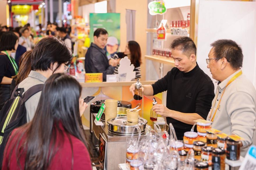 “香港食品馆”的活动包括厨艺展示、免费试食、有奖问答、KOL探店等，让现场人士全方位体验香港美食。