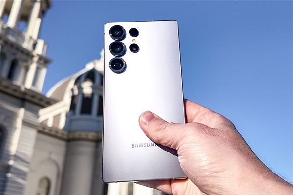 性能最激进!三星Galaxy S26搭载鸡血版骁龙8E5+最快内存