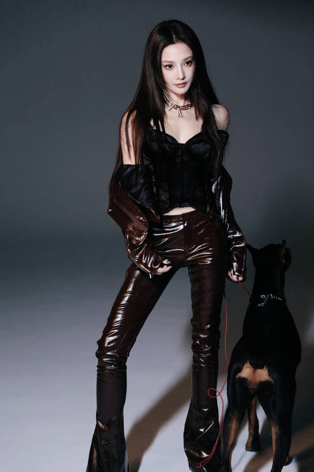 彭小苒眼神有戏。