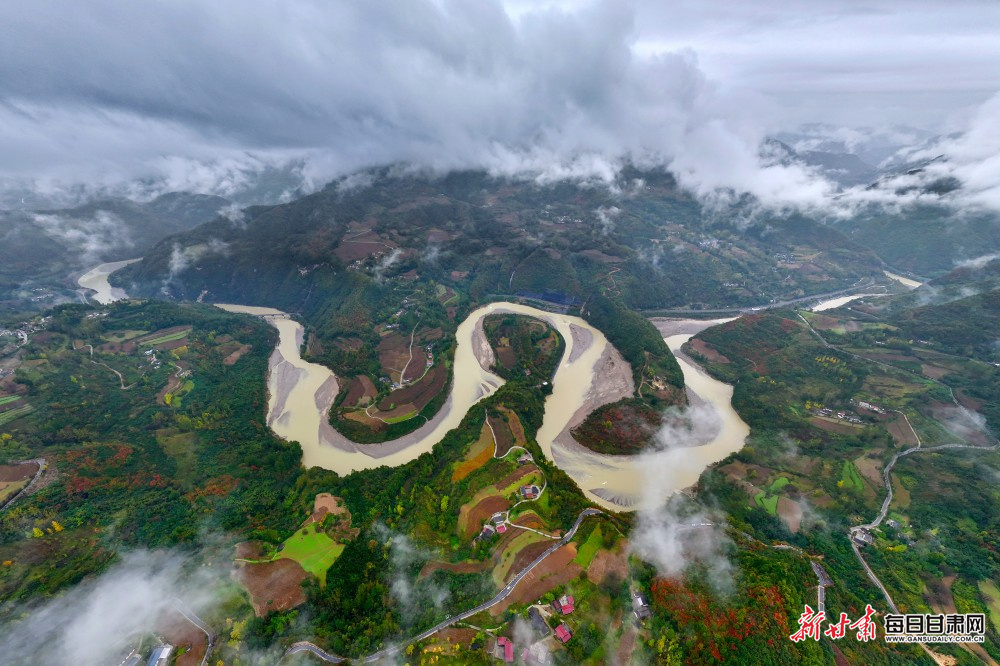 徽县嘉陵江风光 重庆市江北区摄影家协会主席 綦波 摄