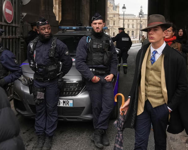 ▲一张照片让意外入镜的佩德罗成为网络红人