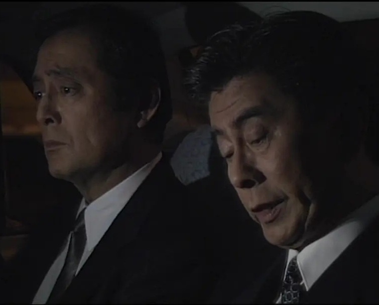 仲代达矢（左）与好友宇津井健一同出演了《大地之子》