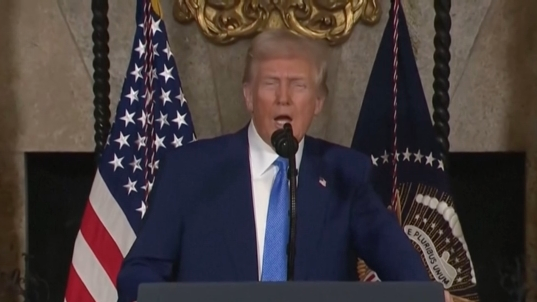 主持人阴阳怪气“他们不是法国人，是中国人”，特朗普反驳：你认为法国人更好吗？