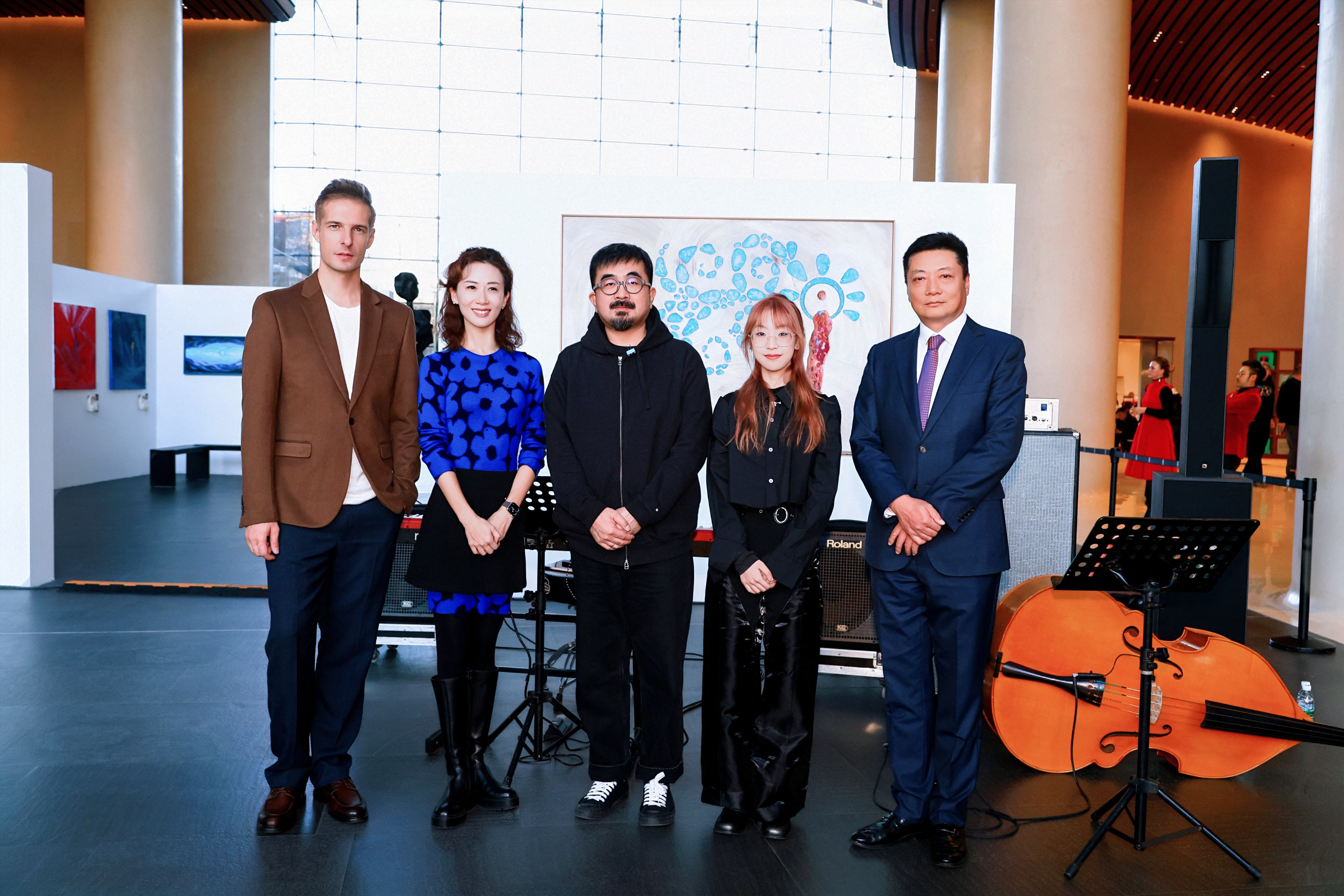 《东 ∞ 西》艺术展——以跨界共创探索文化交融新维度