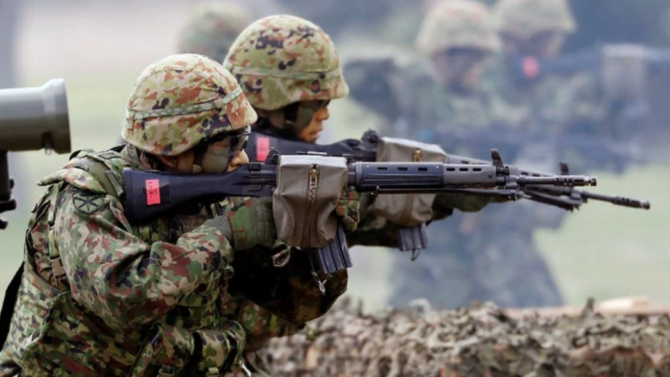 陈虎认为，如今高市挑衅言论的本质仍是欺瞒舆论和整个世界，试图重走军事扩张老路。