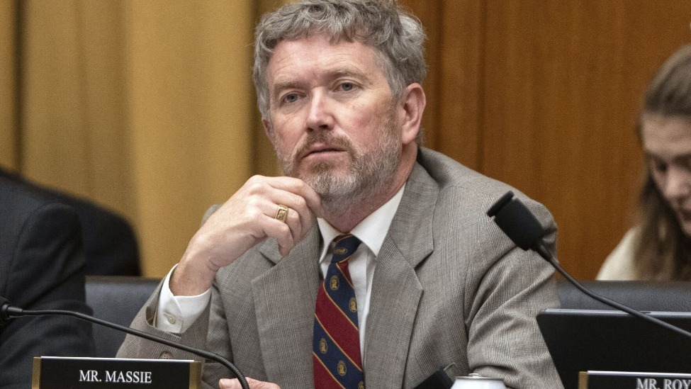 爱泼斯坦法案的主要发起人托马斯·马西议员