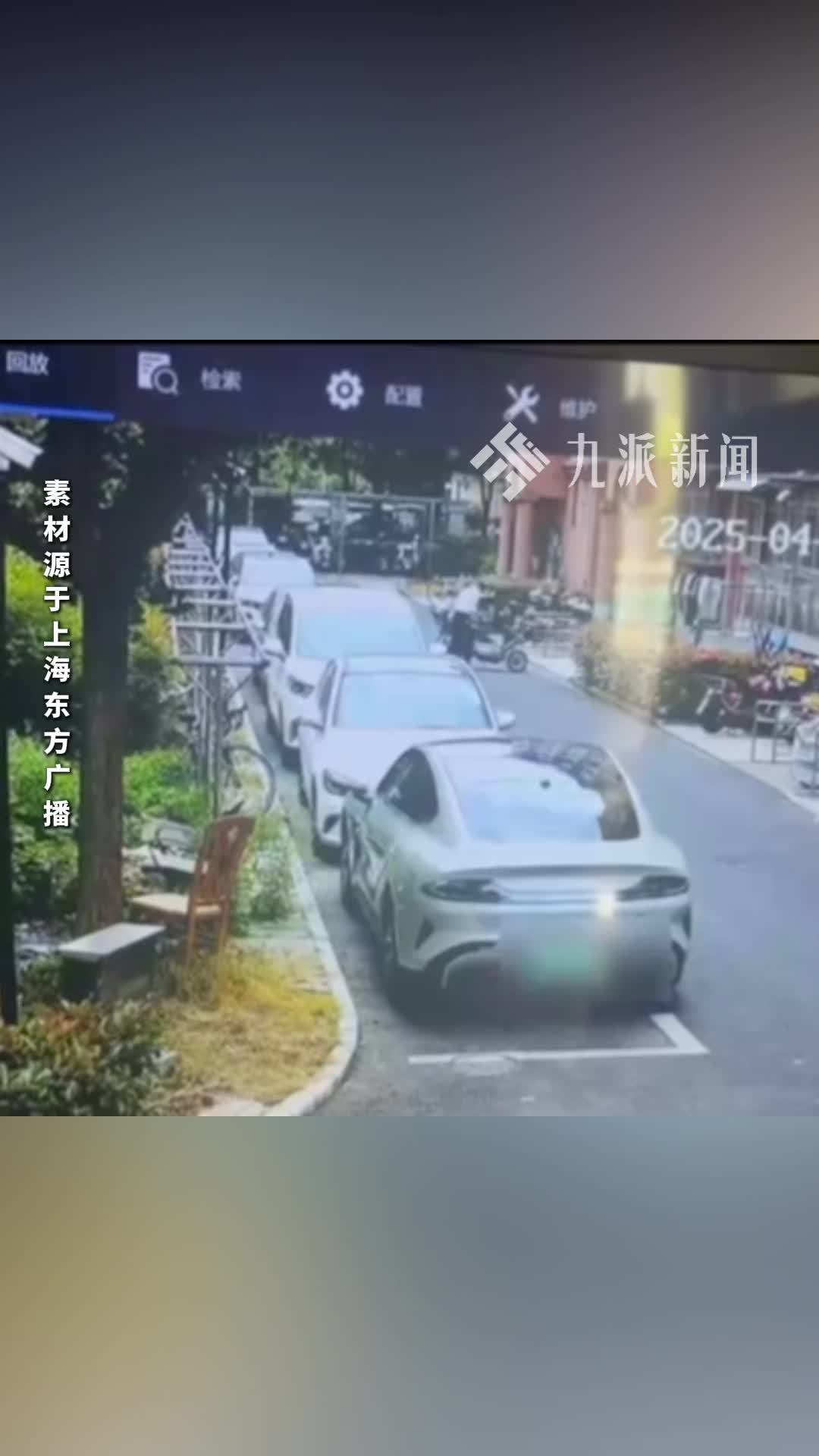 男子提新车称遭小区“停车霸凌”，车被贴纸还放雪糕筒，物业回应