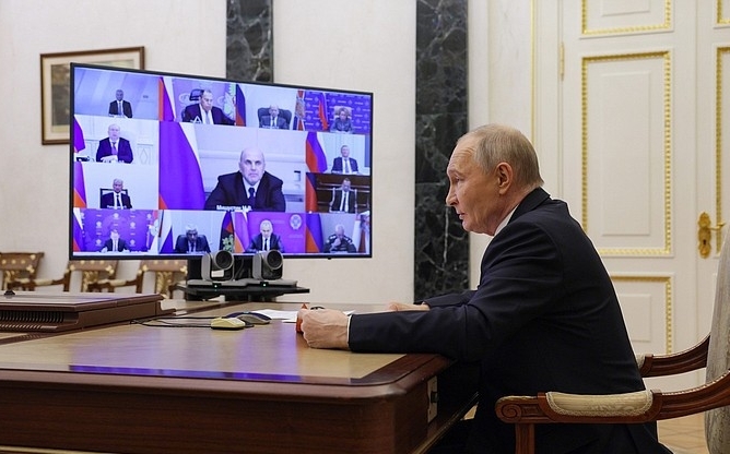 普京警告乌克兰:拒绝特朗普的和平计划,库皮扬斯克的悲剧会不断重演