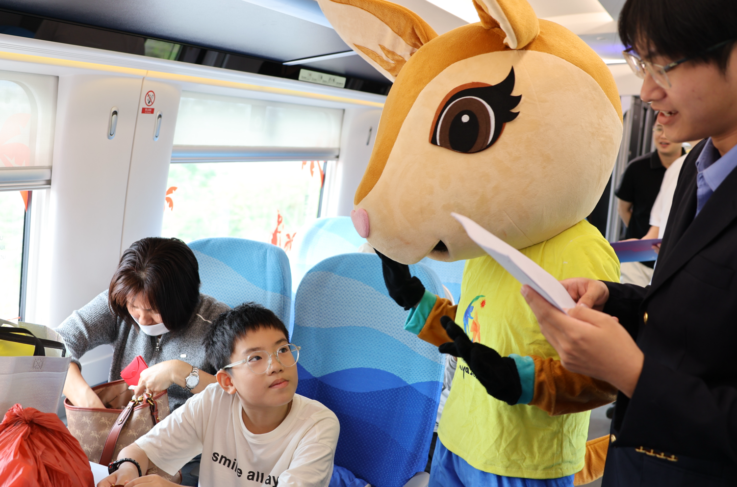 三乐旅游铁路开通一周年 打造海南自贸港“旅游+交通”融合新标杆