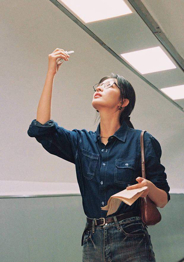 王楚然散发浓浓故事感。