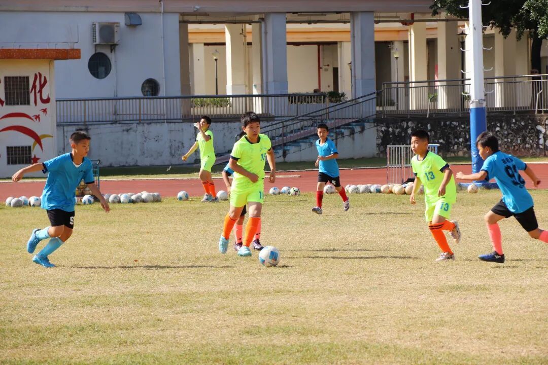 图：本次秋假足球特训营全程免费、面向乐平镇全镇小学生开放