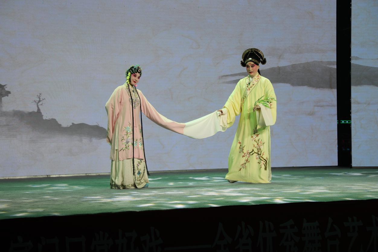 (昆剧《牡丹亭·惊梦》)