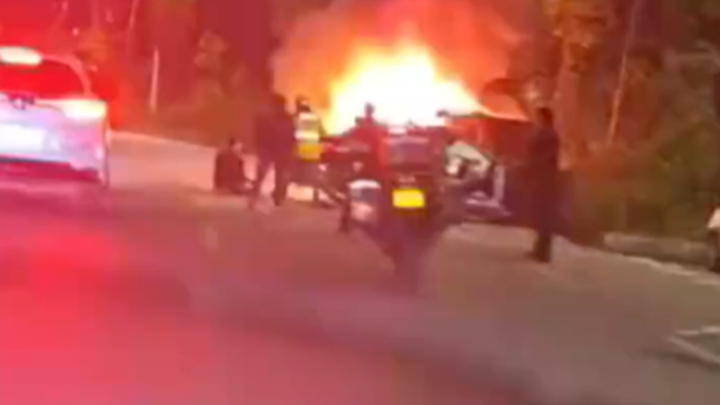 惊险！47岁外卖员救出昏迷司机后整车起火