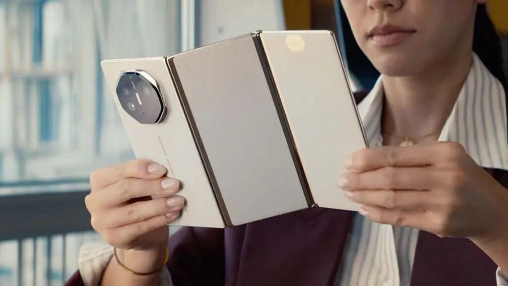 苹果推出大折叠,影像集体上大底,2026将是手机的“大”年