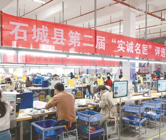 让一线工人从工变匠