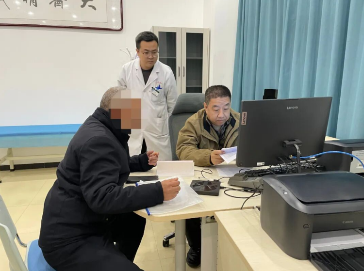 全国著名心血管病专家汝磊生教授到宁晋县坐诊带教