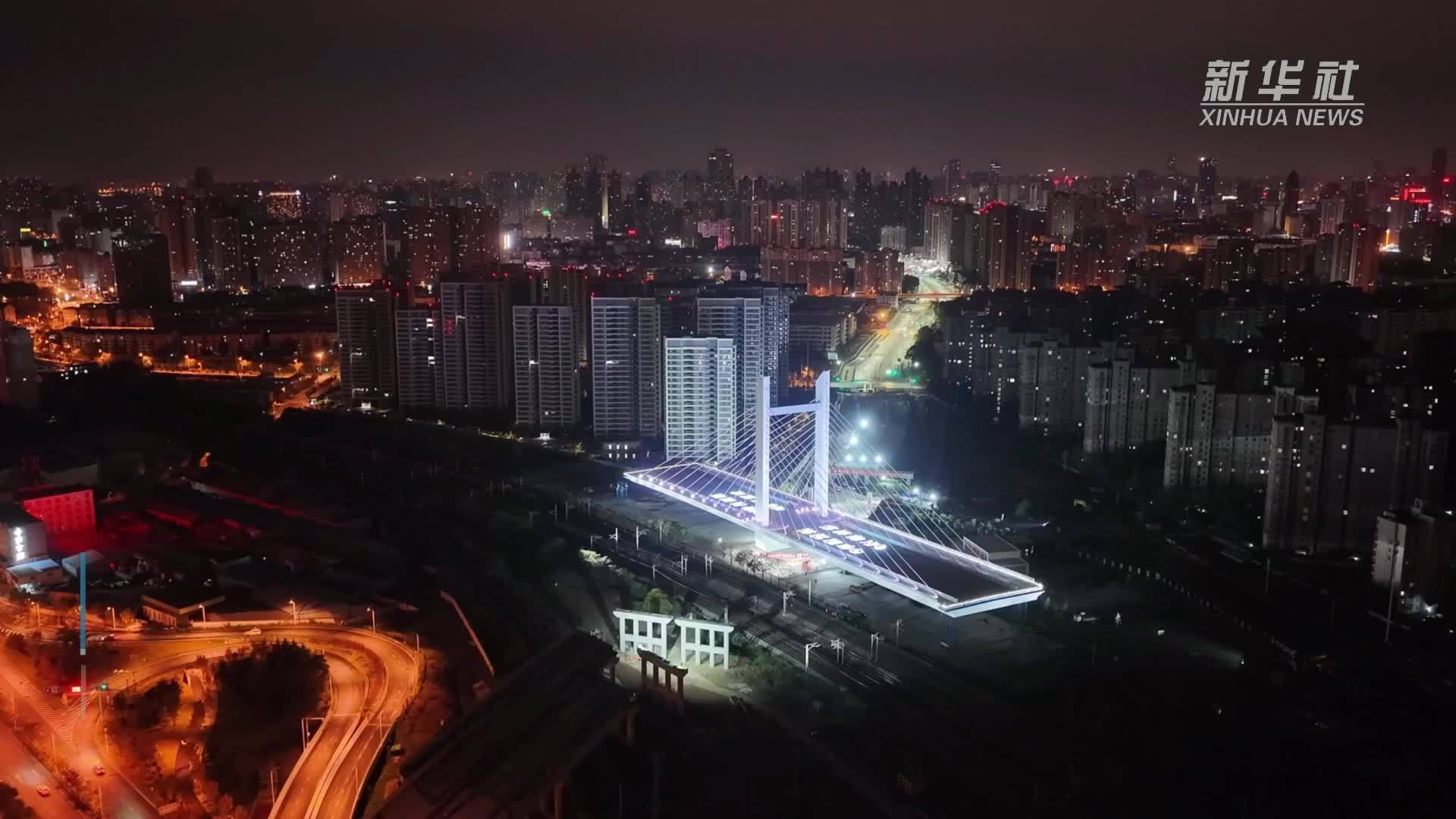 万吨大桥转体 上演“空中芭蕾”