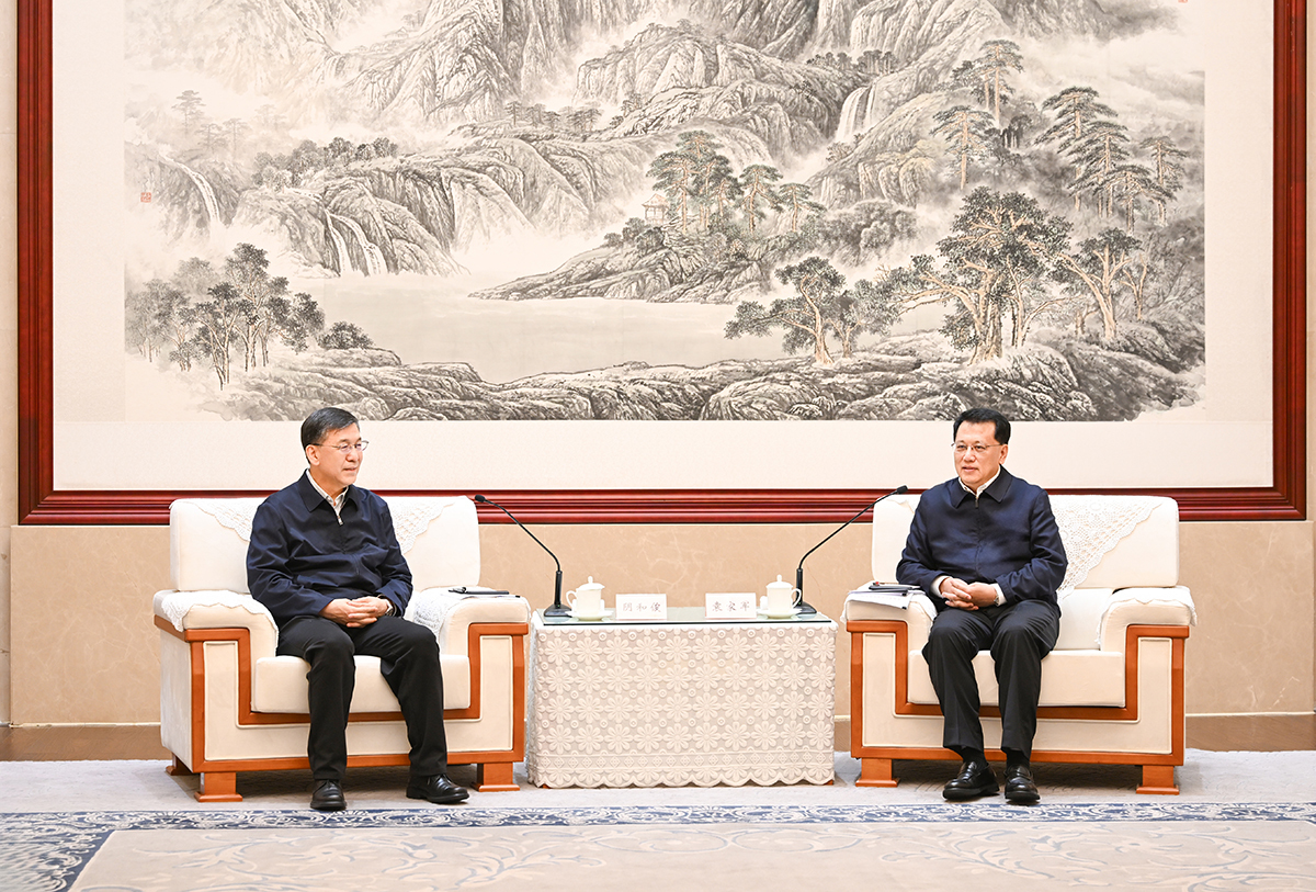 ▲11月16日下午,市委书记袁家军会见科技部党组书记、部长阴和俊。记者 苏思 摄/视觉重庆