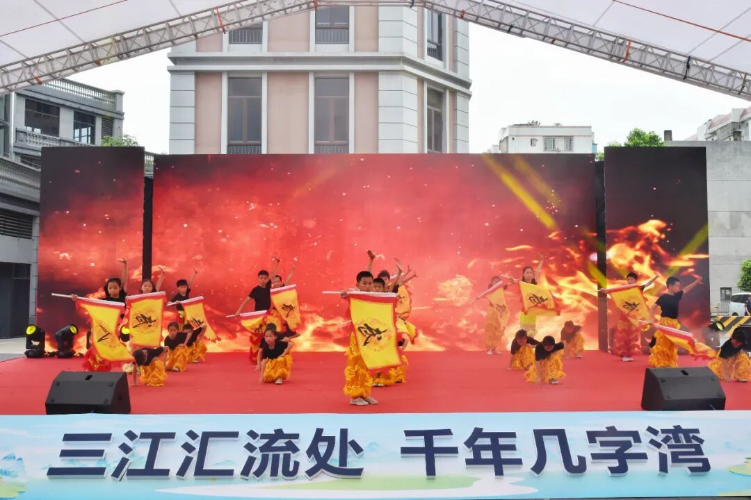 图：乐平镇范湖小学与湖湾幼儿园组成的醒狮武术队亮相佛山市“5·18国际博物馆日”“5·19中国旅游日”活动启动仪式