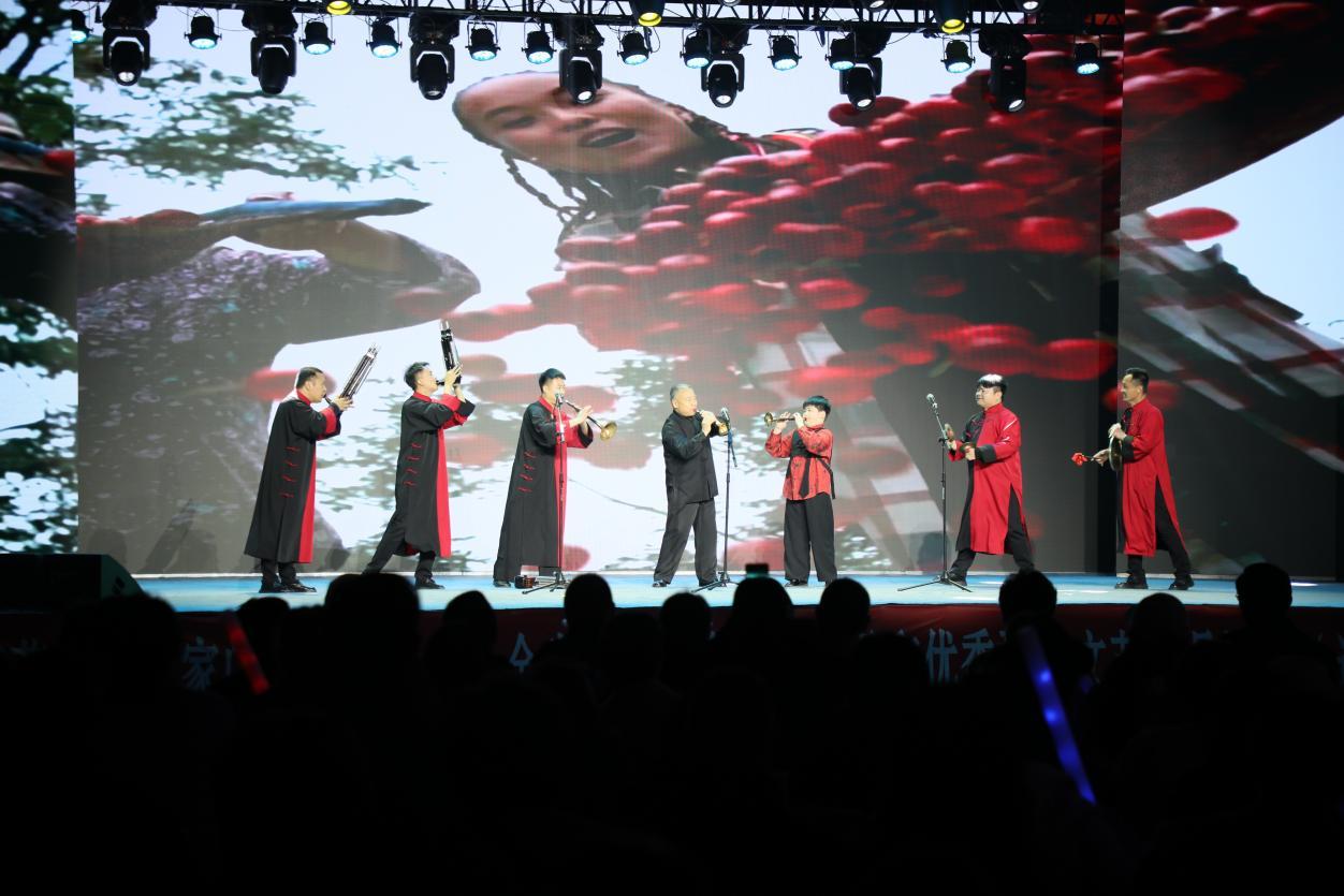 (唢呐合奏《丰收喜悦》)