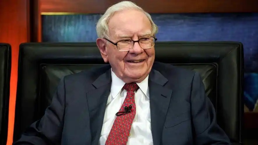 巴菲特套现千亿现金！美国AI泡沫即将破裂