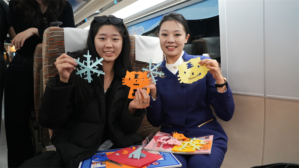 京哈高铁上的“冰雪民俗音乐会”