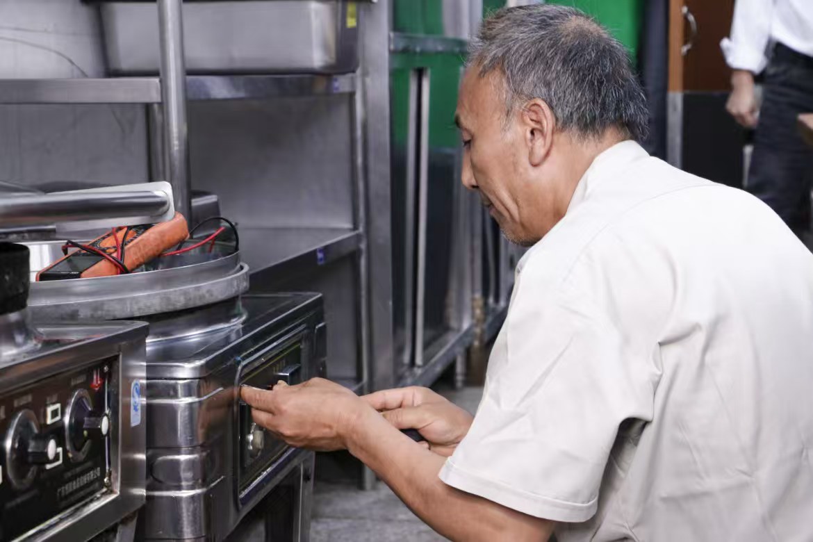 匿名信里的 “无讲台思政课”!浙江万里学院后勤服务育人,让爱与成长同频共振