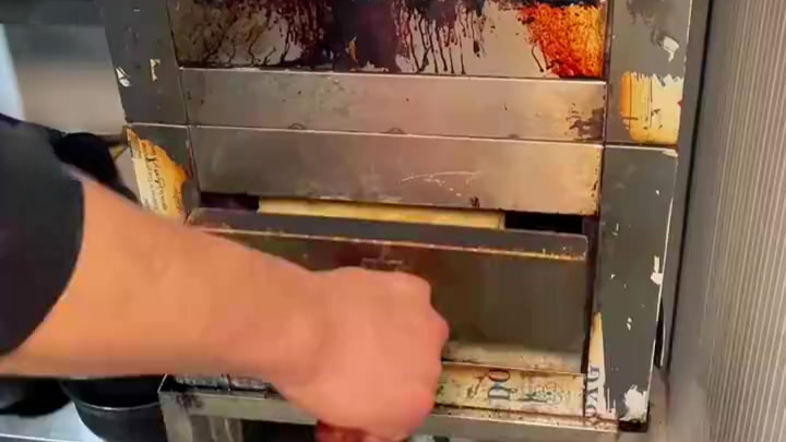 店主用马肉制作驴肉火烧卖出35万元，法院判其缓刑并处罚金24.5万元