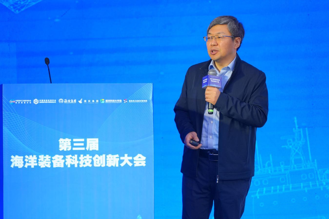 山东省海洋工程重点实验室副主任王树青作报告