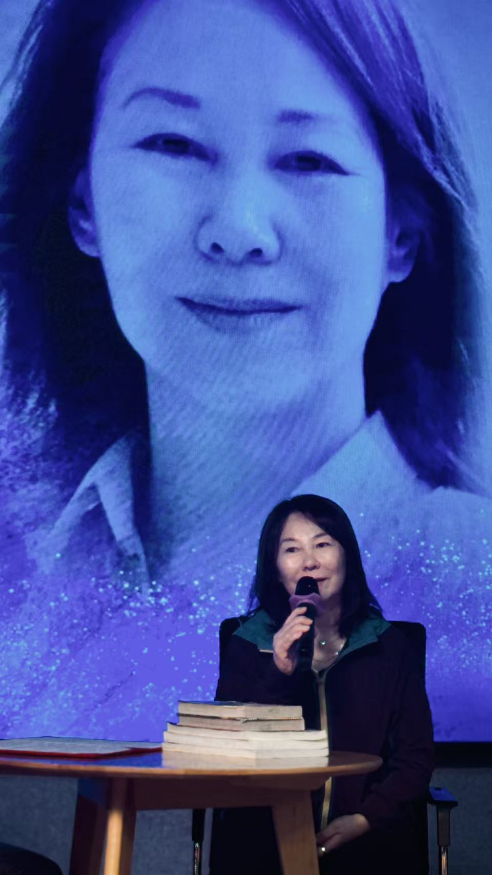 “文字的声音”冯晏诗歌朗诵会:冰城冬日里的诗意盛宴