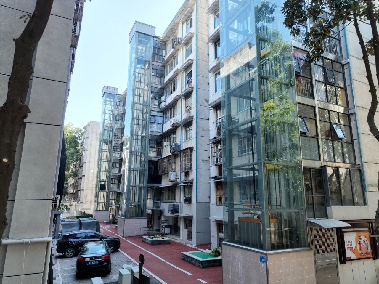 砂子塘街道金科园社区老旧小区改造后焕然一新。