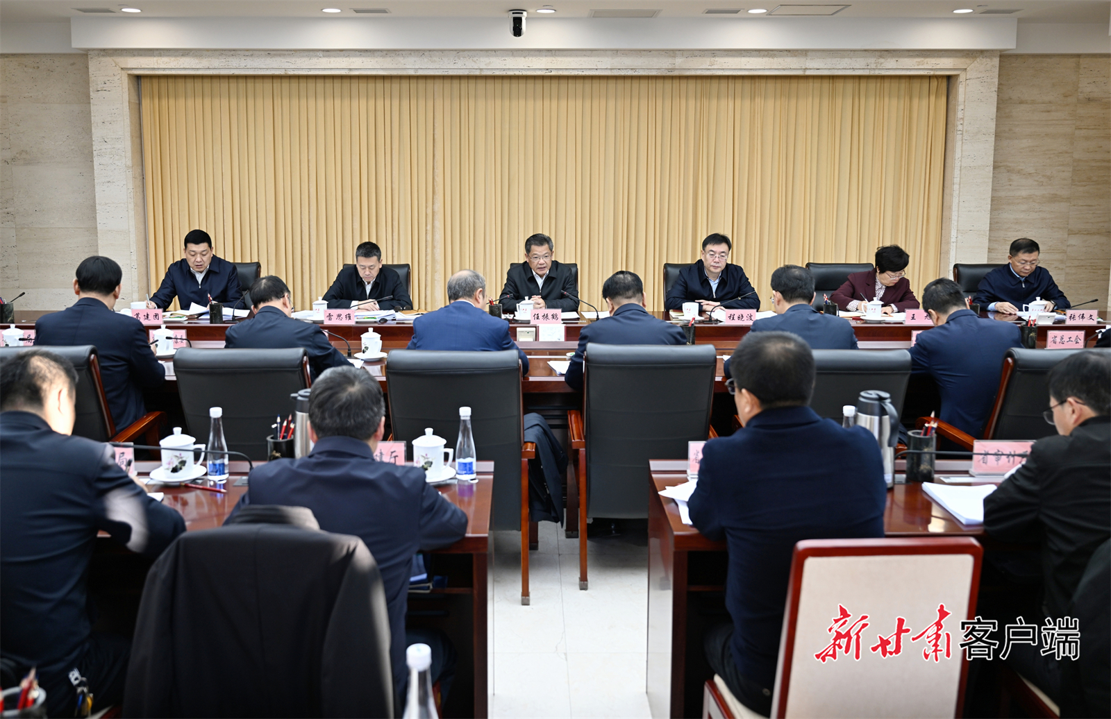 11月18日，省委副书记、省长任振鹤主持召开省长办公会，听取2025年10件为民实事进展情况汇报，安排部署下一步工作。新甘肃&middot;甘肃日报记者　盛学卿