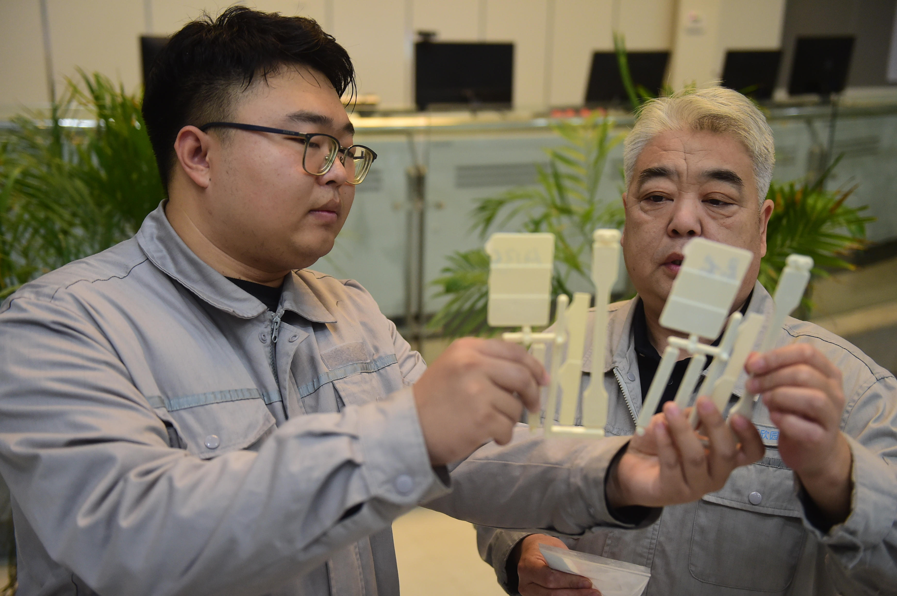 每一项科研成果都凝结了大量的心血。