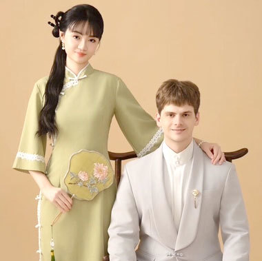 巩义森和妻子。(图片由受访者提供)