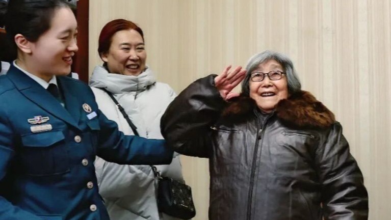 “我张连芳干啥都要十全十美”，61年前的今天中国第一颗原子弹爆炸成功，她曾两度追逐蘑菇云取样核辐射微粒