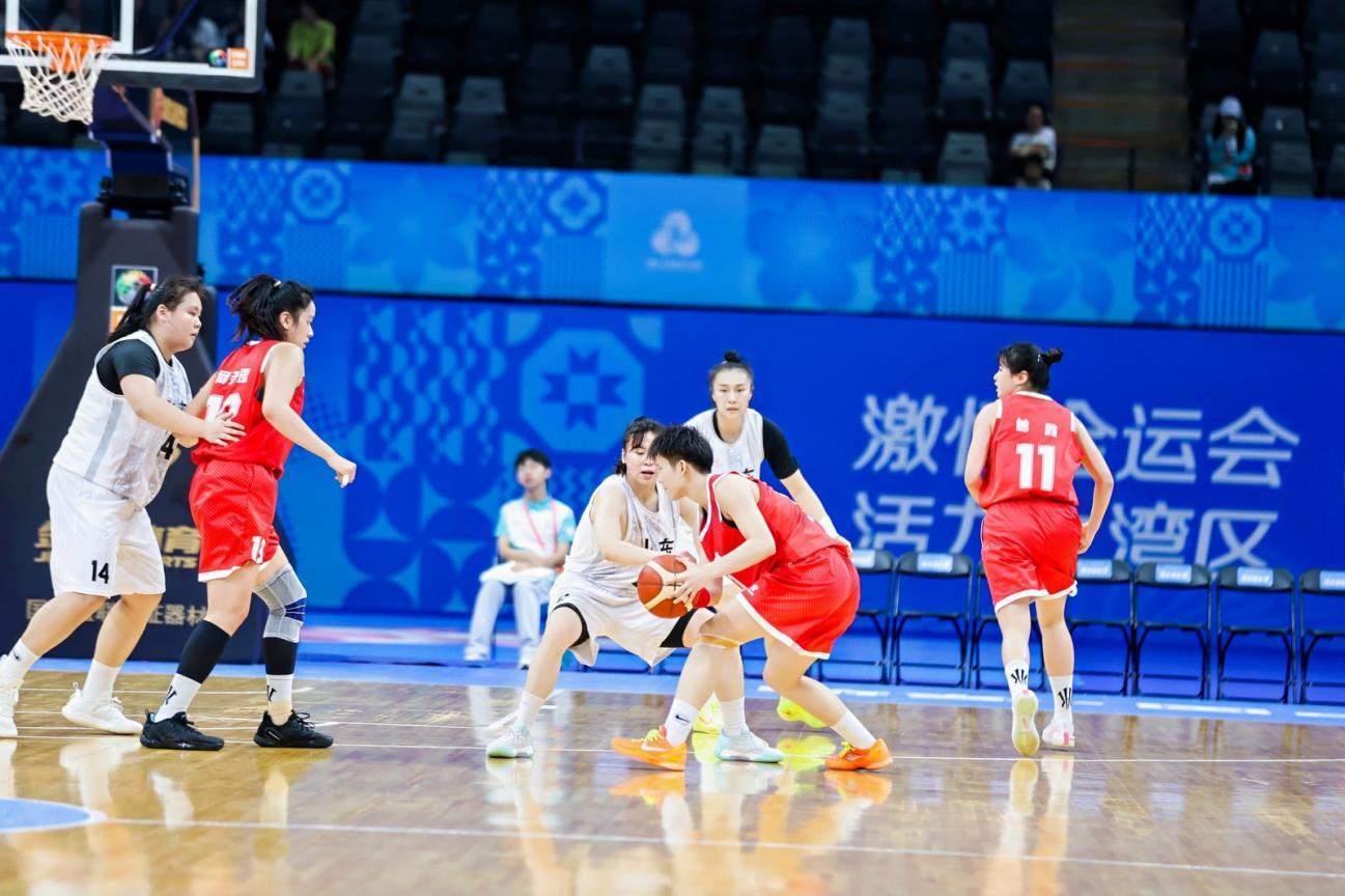 十五运会泳池激战收官在即，女篮U22圆满落幕
