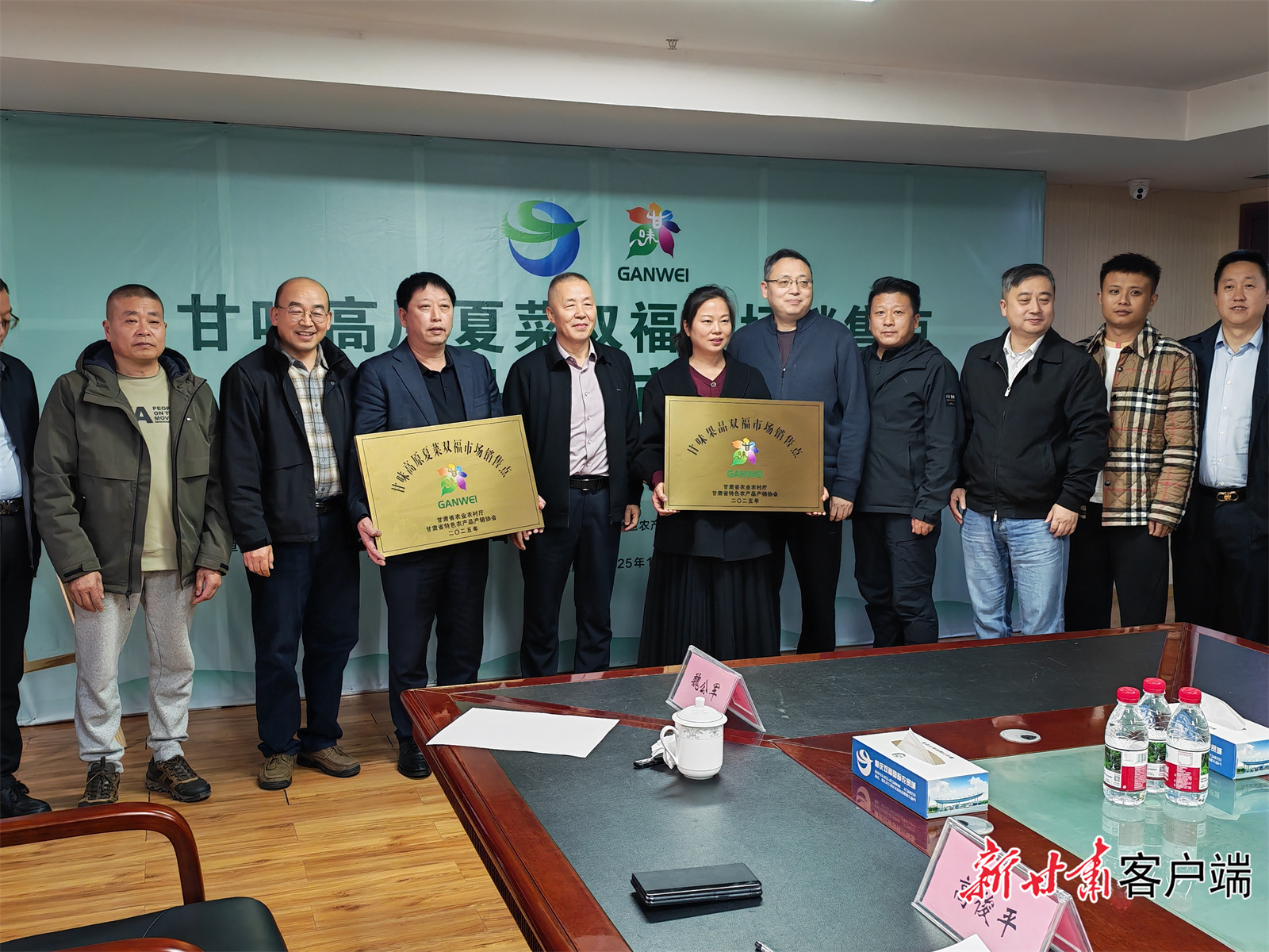 “甘味”农产品高原夏菜、果品销售点落地双福市场　本文图片均由新甘肃·甘肃日报记者马国顺摄